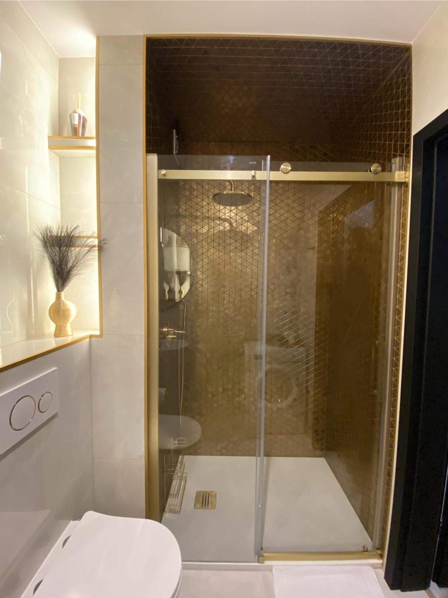 Lux Stays By Torres At K39 كراكوفيا المظهر الخارجي الصورة